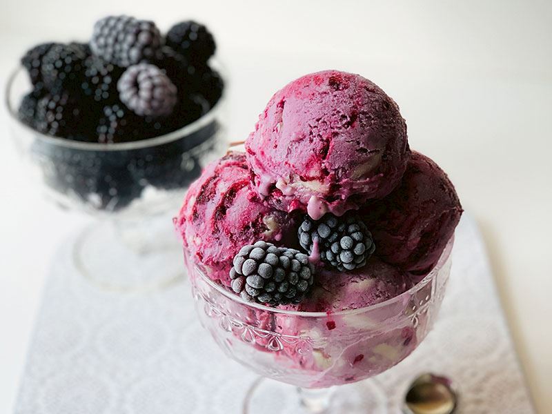 Böğürtlen aromalı dondurma