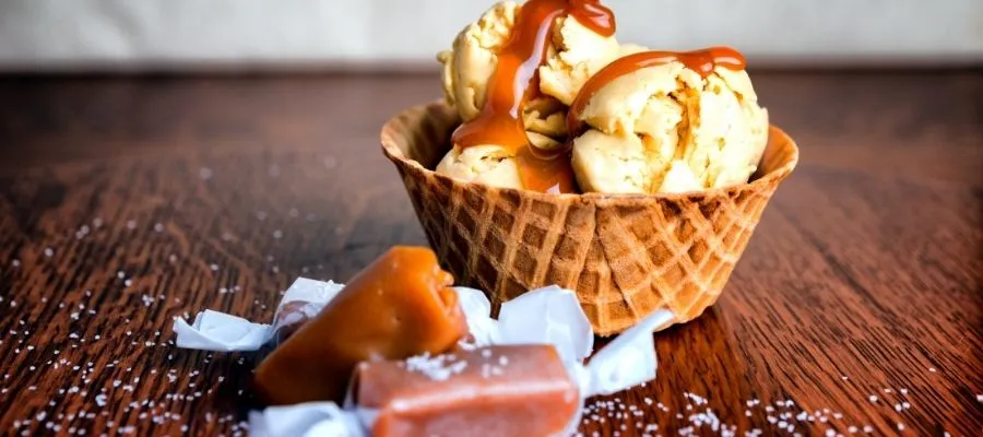 Karamel aromalı dondurma