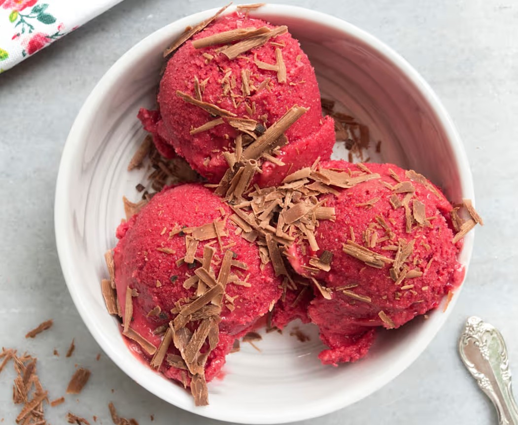 Vişne aromalı dondurma